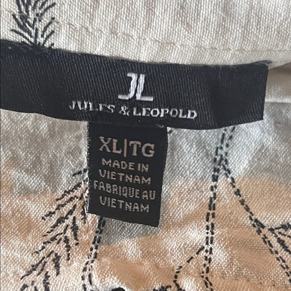 Floral Print Button-Up Blouse - Picture 9 of 9